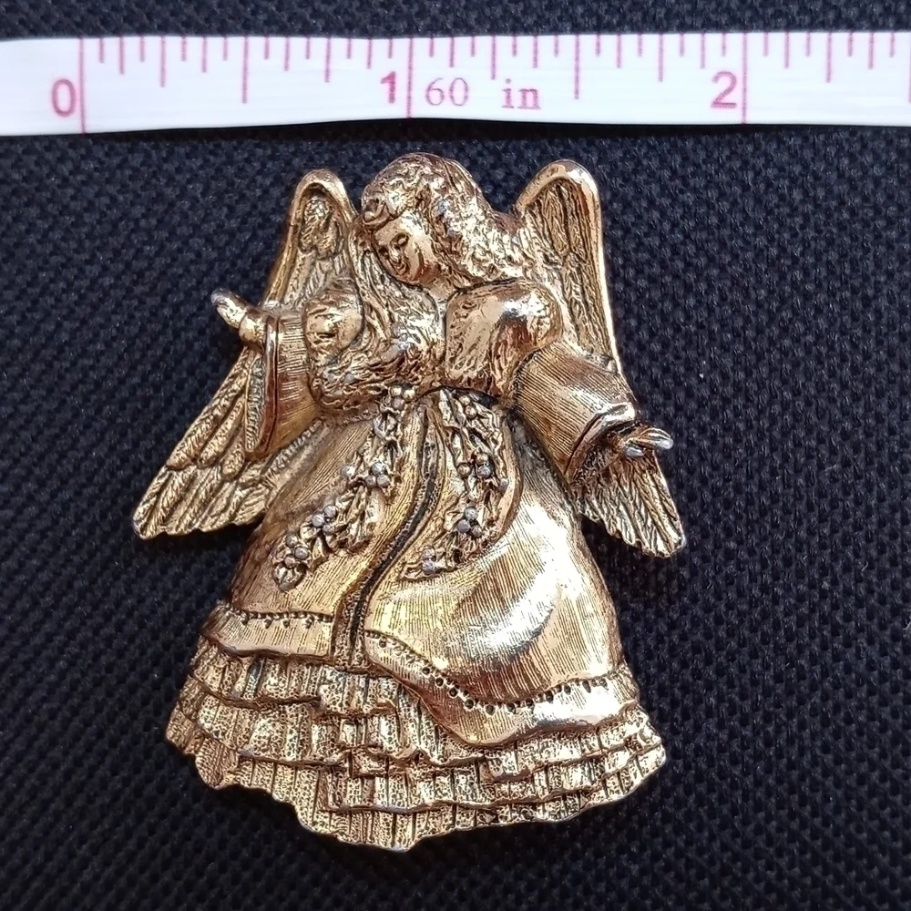 Vintage RR brooch Angel in glod tone